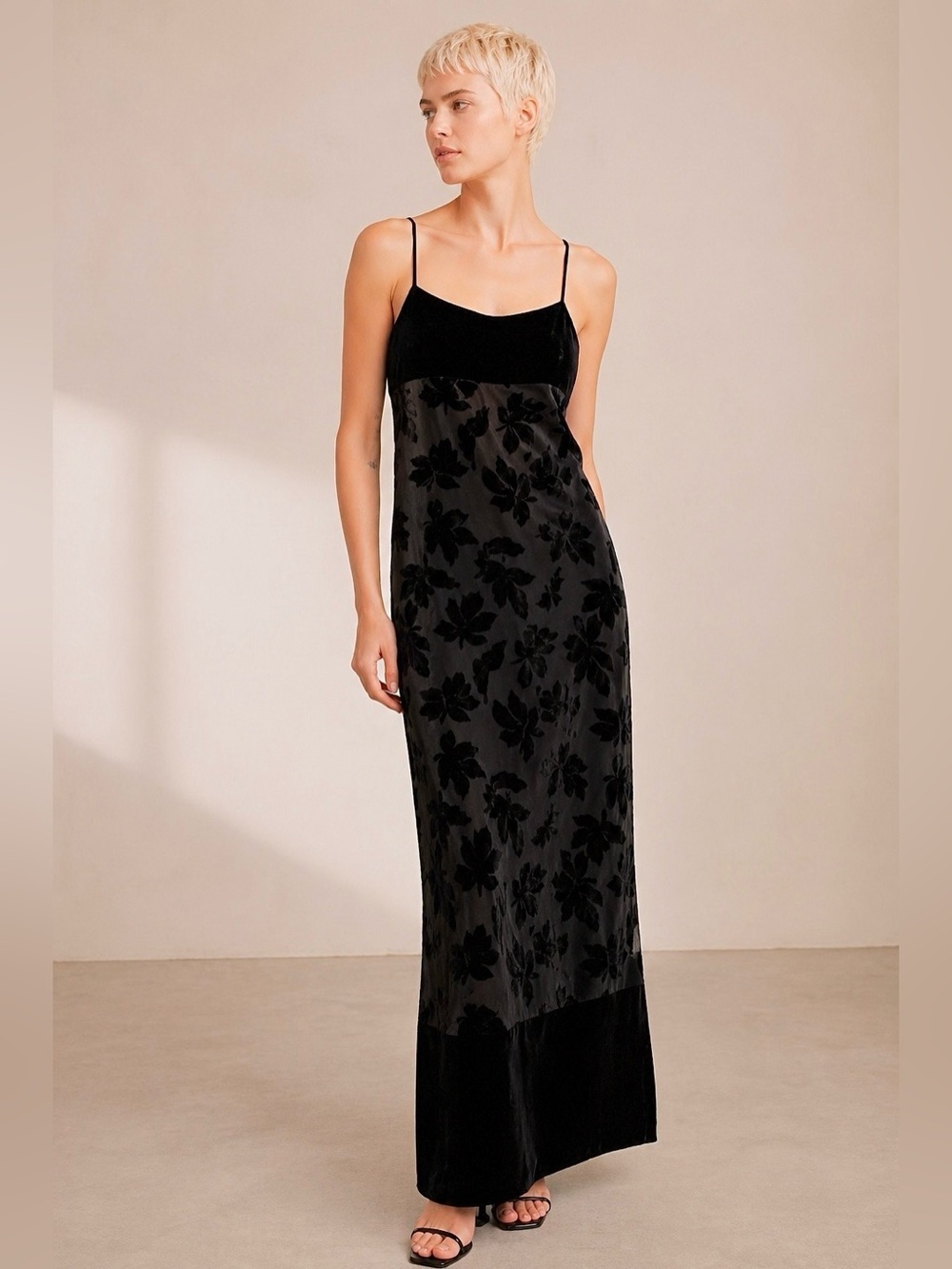 Ann Taylor Silk/Rayon Velvet Burnout Spaghetti Strap Maxi Dress 
Size 0